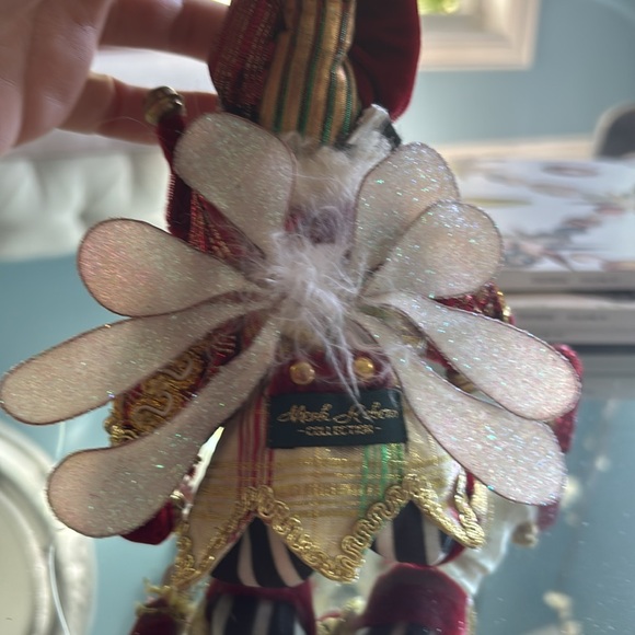 Mark Robert’s Santa elf. - Picture 5 of 7